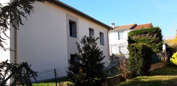 Rénovation énergétique globale basse consomamtion d’une maison des années 70 à La Talaudière (Loire – 42)