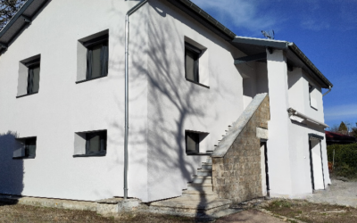 Phase démolition préalable à la rénovation énergétique d’une maison à La Chapelle d’Aurec