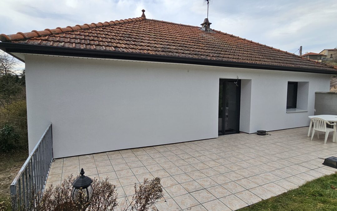 Rénovation énergétique complète d’une maison des années 70 à Unieux (42)